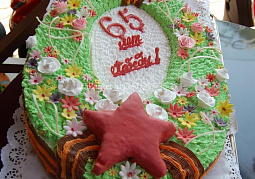 Ветераны Ленинского района г. Уфы в кафе "LA RUCHE" на вечере, посвящённому 65-летию со дня Победы