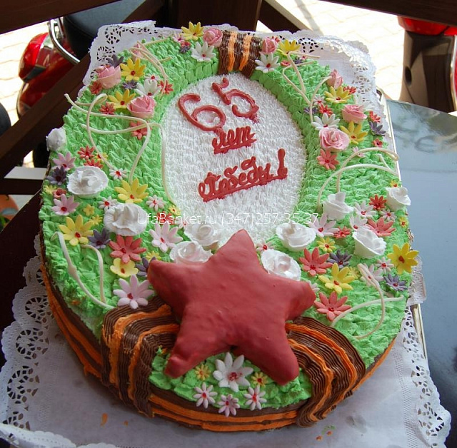 Ветераны Ленинского района г. Уфы в кафе "LA RUCHE" на вечере, посвящённому 65-летию со дня Победы