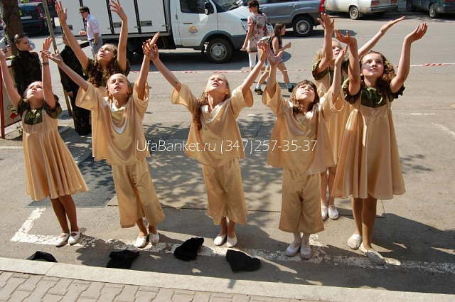 Ветераны Ленинского района г. Уфы в кафе "LA RUCHE" на вечере, посвящённому 65-летию со дня Победы